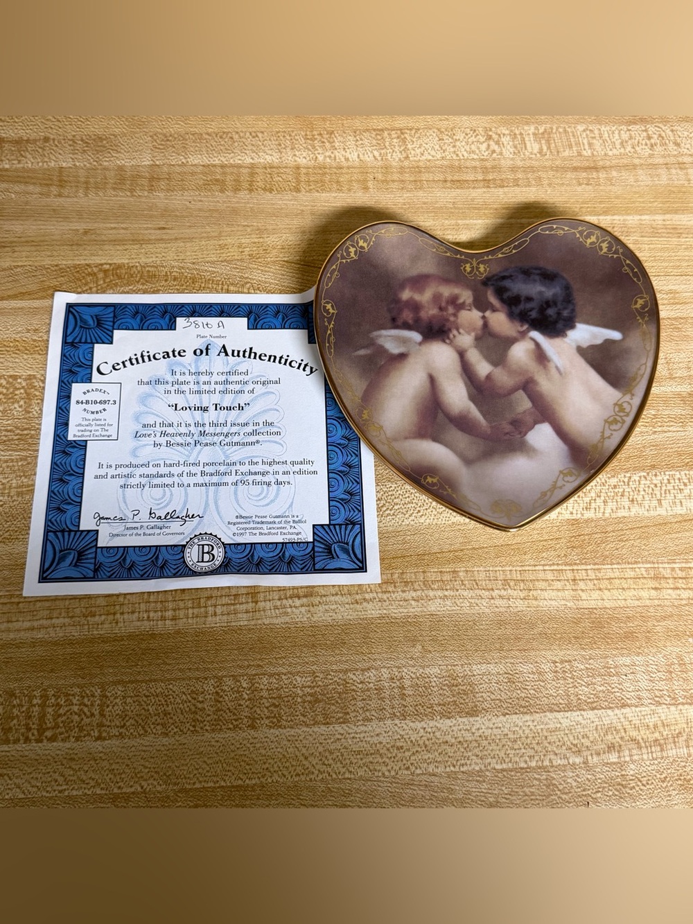 VTG 1997 Love's Heavenly angel Heart-Shaped Decorative Plate Bradford exchange